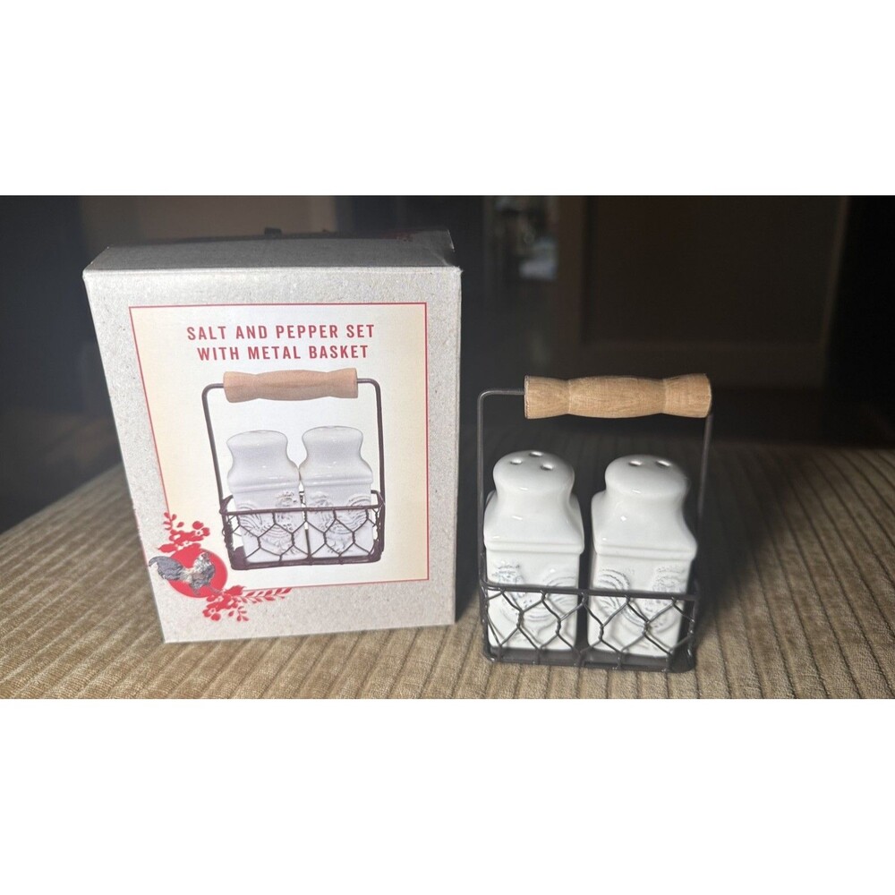 Cracker Barrel Rooster Salt & Pepper Set In Box